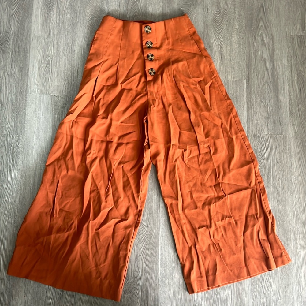 Orange cropped pants from Zara